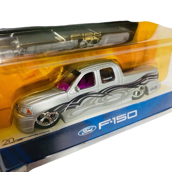Jada Dub City Ford F-150 Silver 1:64 - Picture 2 of 8